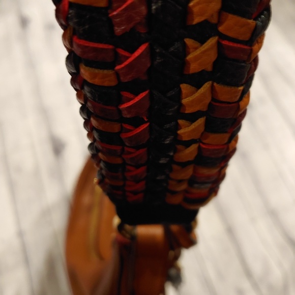 Sondra Roberts braided handle faux leather bag - Picture 7 of 8